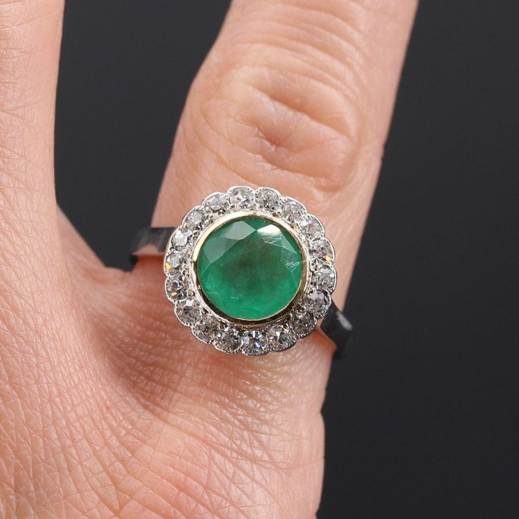 Anello antico con smeraldo e diamante rotondo