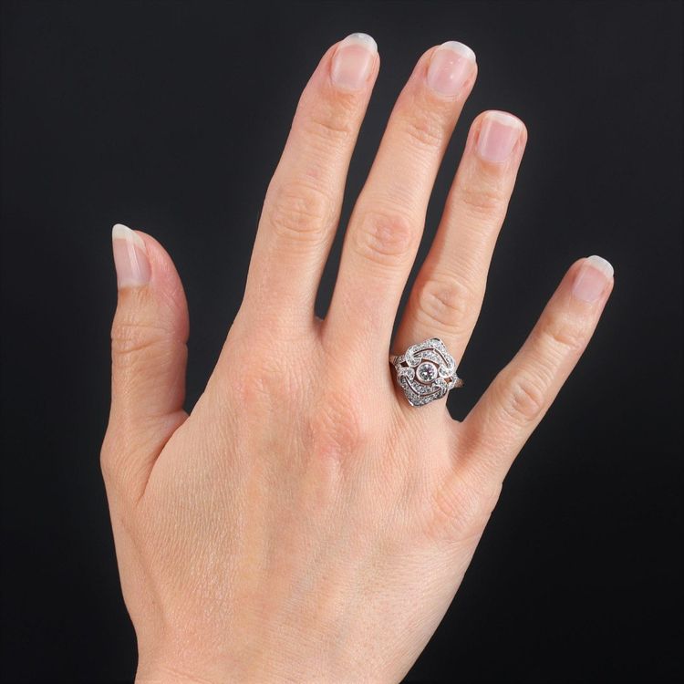 Weißgold-Diamantring im Art-Deco-Stil