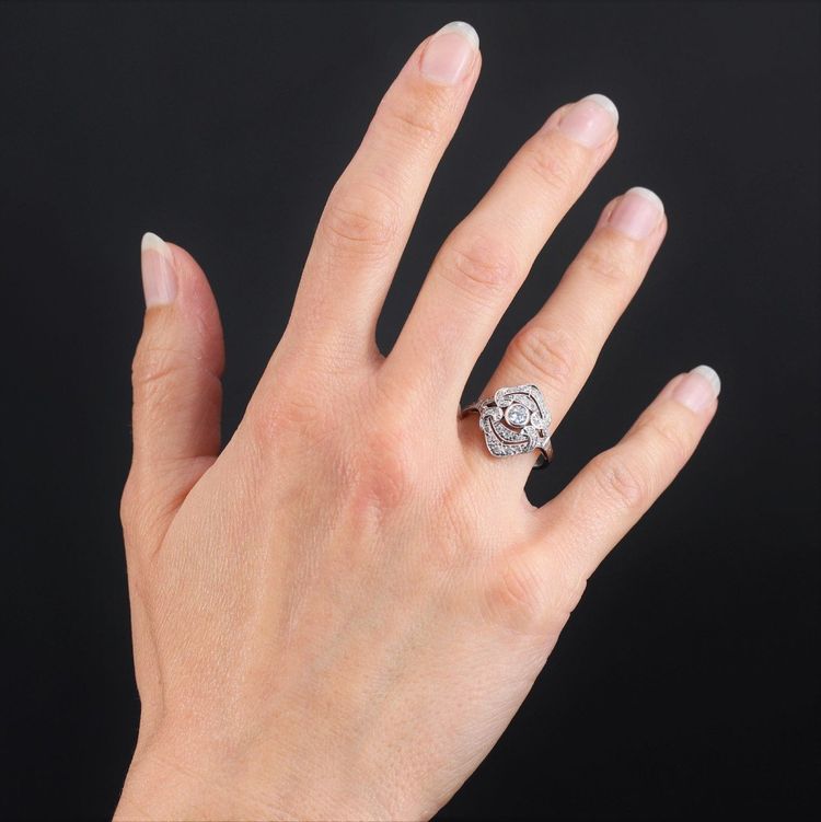 Weißgold-Diamantring im Art-Deco-Stil