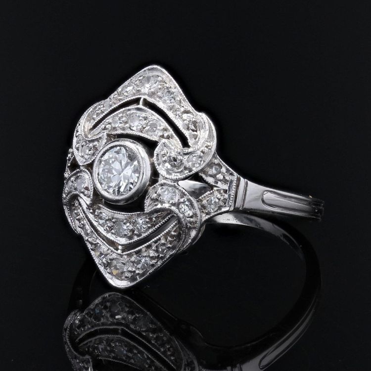 Weißgold-Diamantring im Art-Deco-Stil