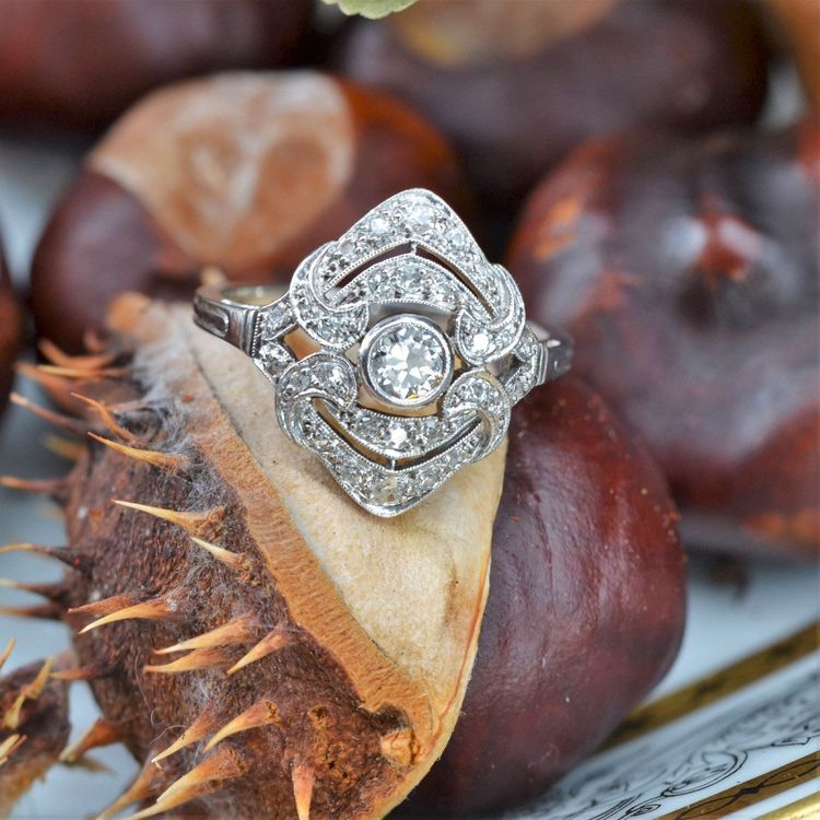 Weißgold-Diamantring im Art-Deco-Stil