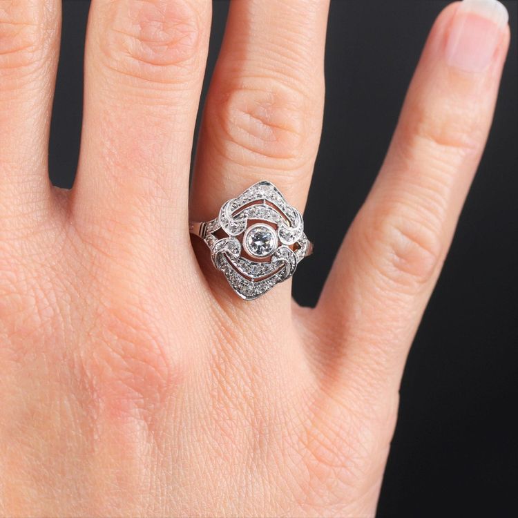 Weißgold-Diamantring im Art-Deco-Stil