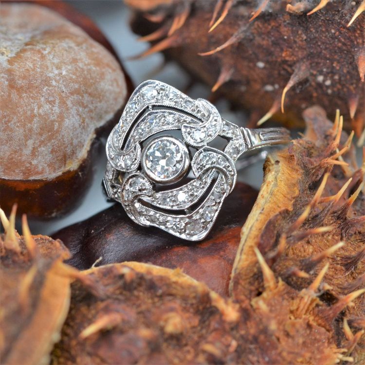 Weißgold-Diamantring im Art-Deco-Stil