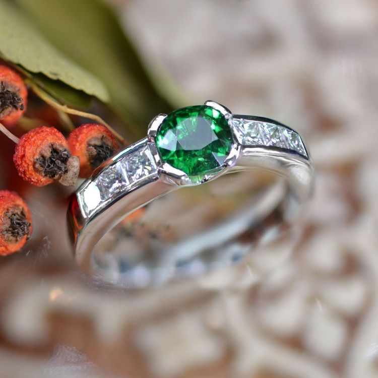Princess Tsavorit Granat und Diamantring