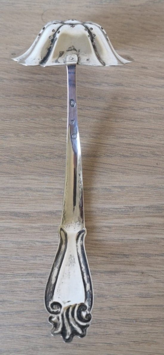 Duster - Sterling silver - Holland 20th century