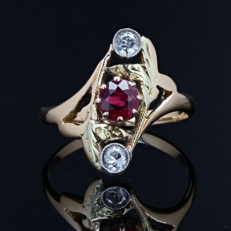 Antiker Jugendstil-Ring mit Rubin und Diamant