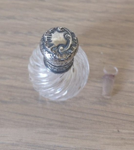 Salt bottle - Crystal - Late 18th century