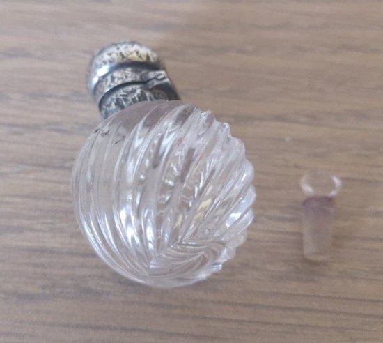 Salt bottle - Crystal - Late 18th century