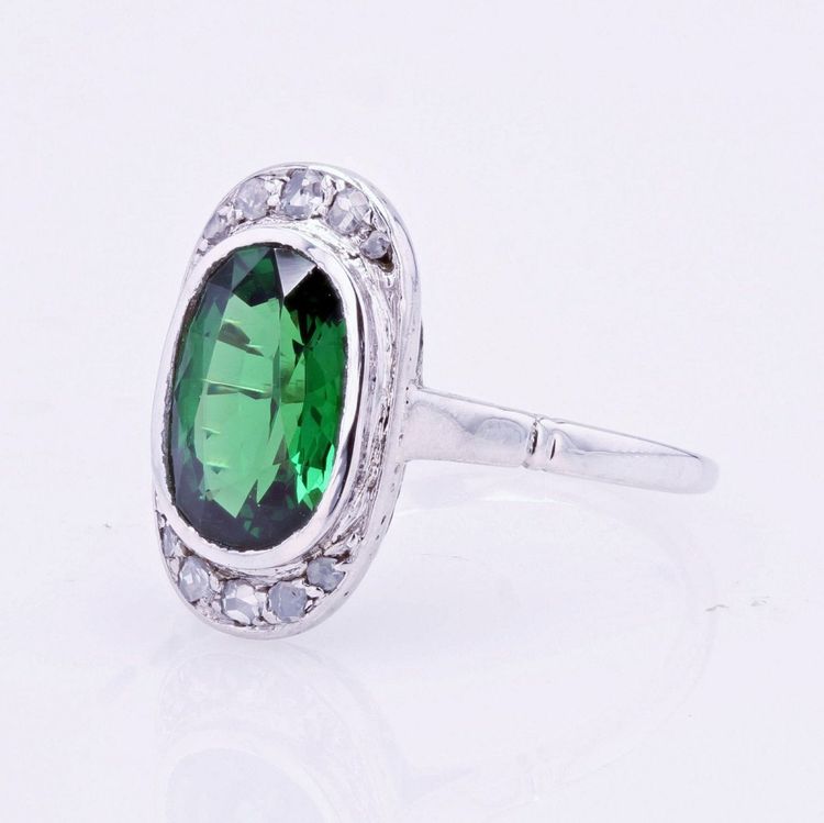 Anello antico con granato tsavorite e diamanti in rosa