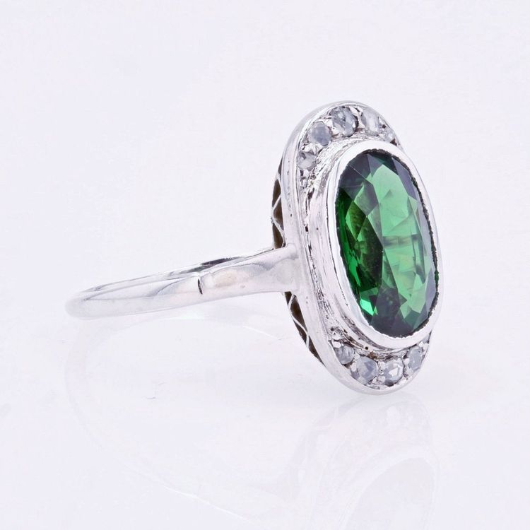 Anello antico con granato tsavorite e diamanti in rosa