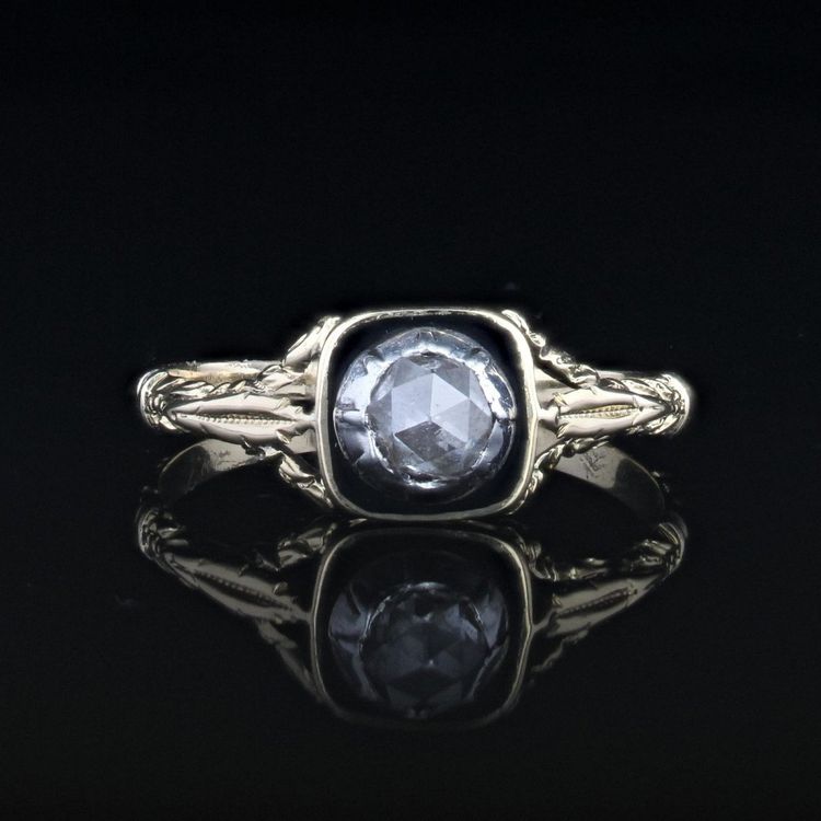 Antiker Diamant-Solitär mit schwarzem Emaille und Gold