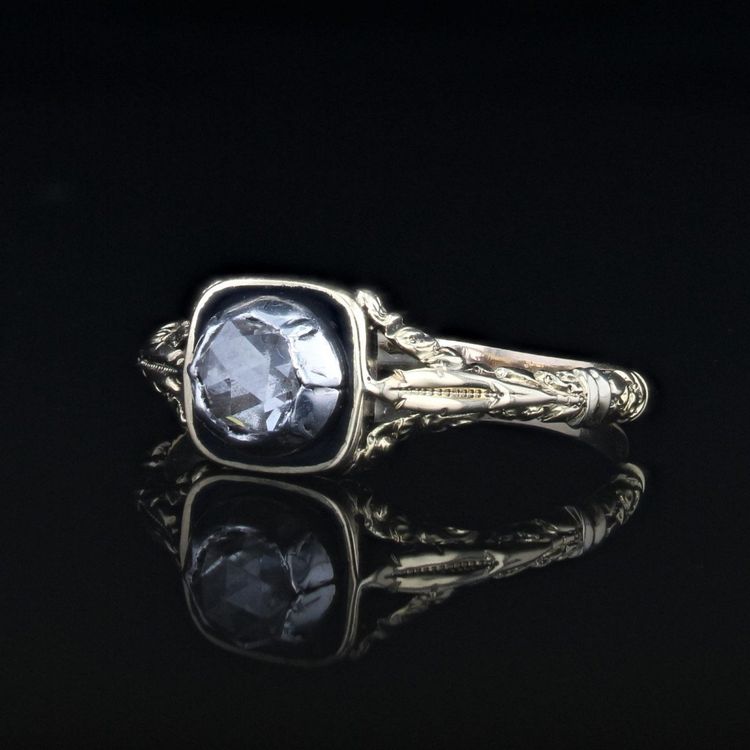 Antiker Diamant-Solitär mit schwarzem Emaille und Gold