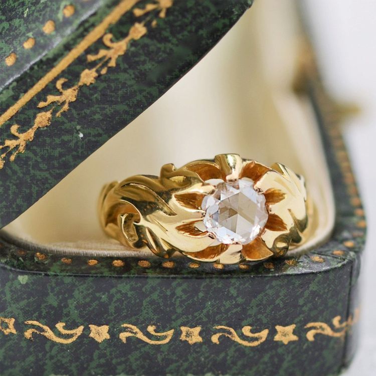 Armreif mit graviertem Diamanten