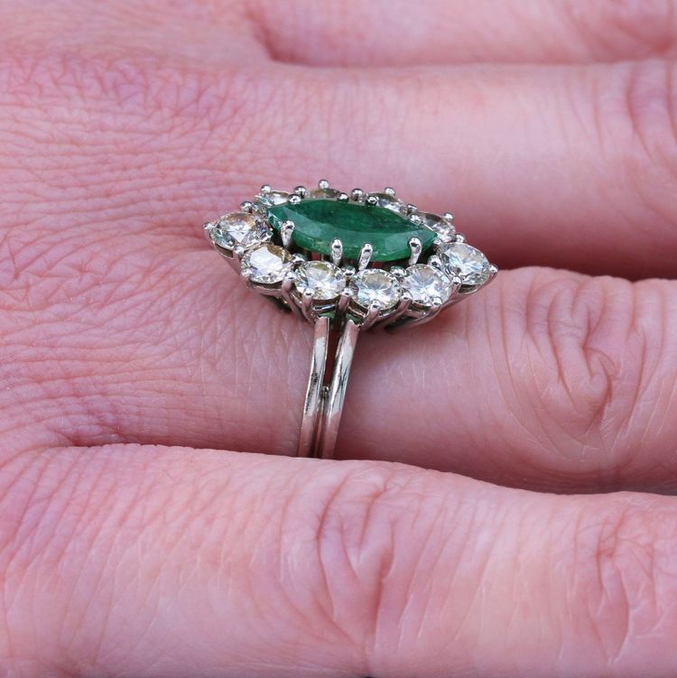 Marquise-Smaragd-Diamantring