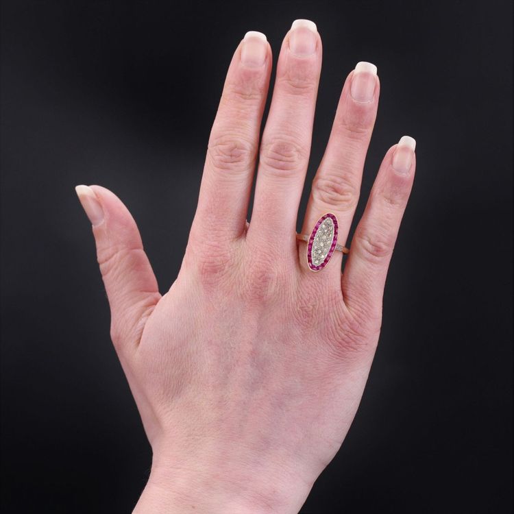 Anello antico con diamanti e rubino Navette