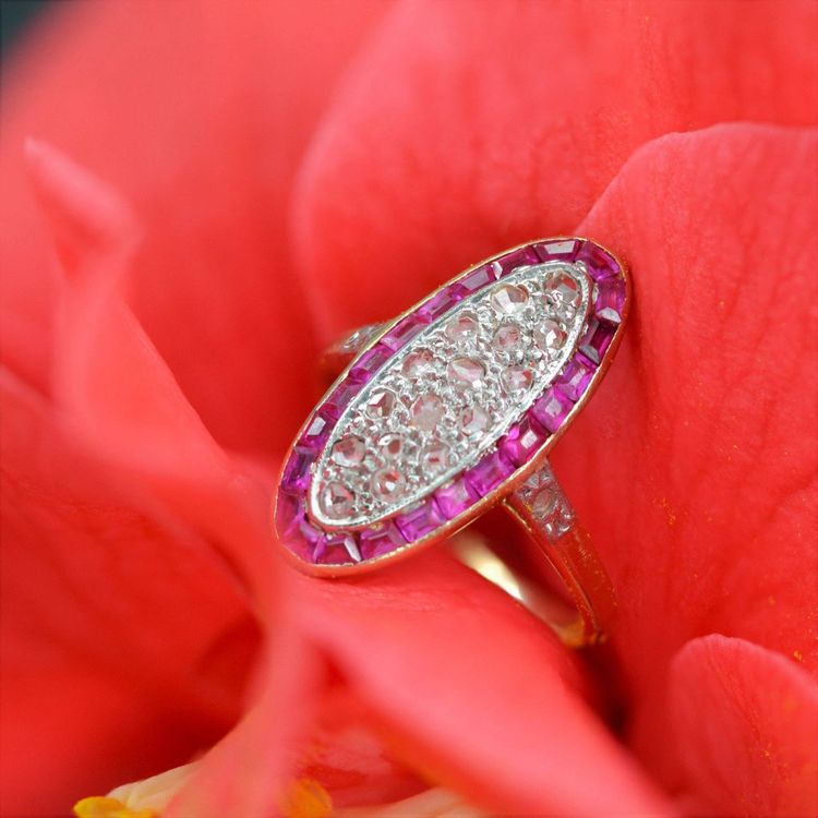 Anello antico con diamanti e rubino Navette
