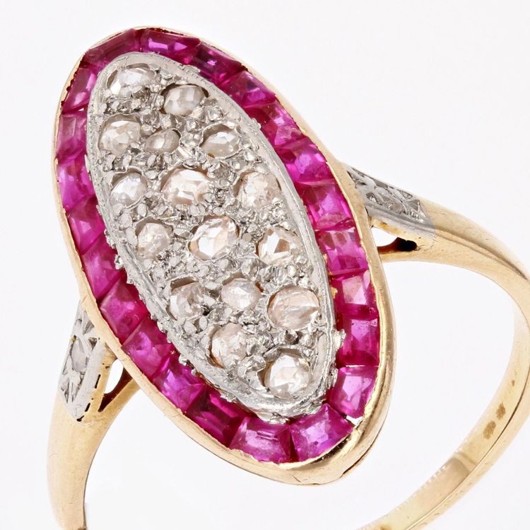 Anello antico con diamanti e rubino Navette