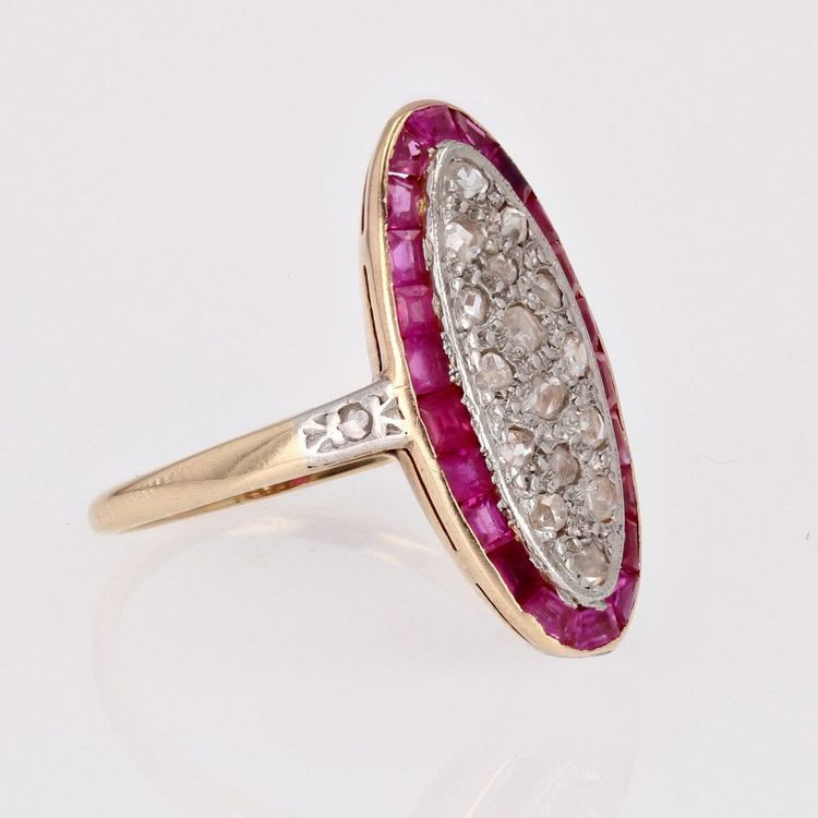 Anello antico con diamanti e rubino Navette