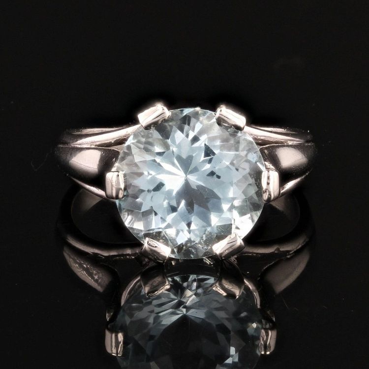 Anello antico con acquamarina solitaria