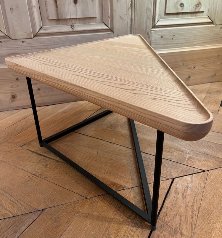 Luca NICHETTO (1976) Architekt und Designer Couchtisch Modell „TOREI“ Verlag CASSINA