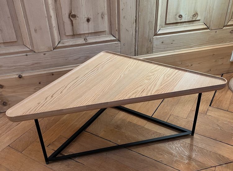 Luca NICHETTO (1976) Architekt und Designer Couchtisch Modell „TOREI“ Verlag CASSINA