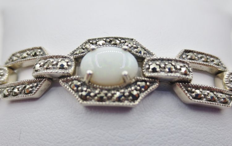 Bracelet Art-Déco, argent et opales. 