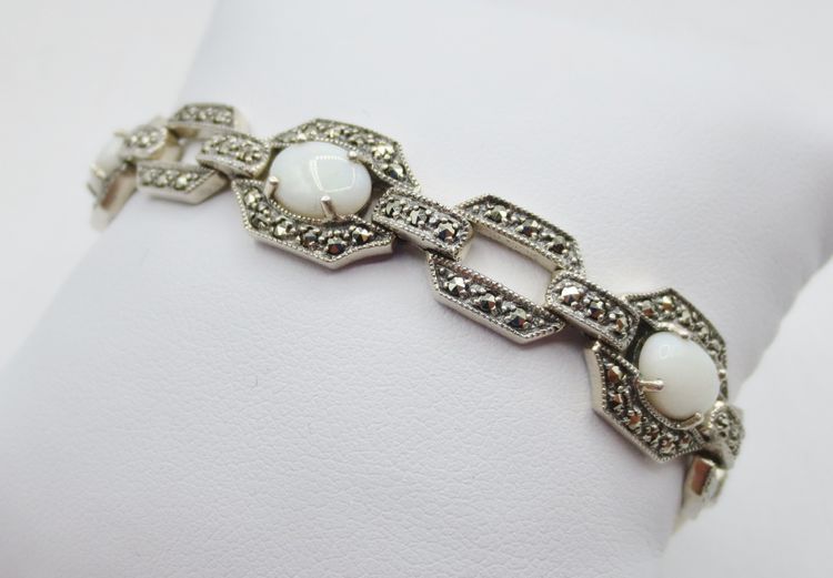 Bracelet Art-Déco, argent et opales. 