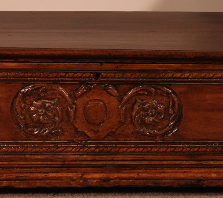 coffre de la renaissance italienne en noyer - circa 1600