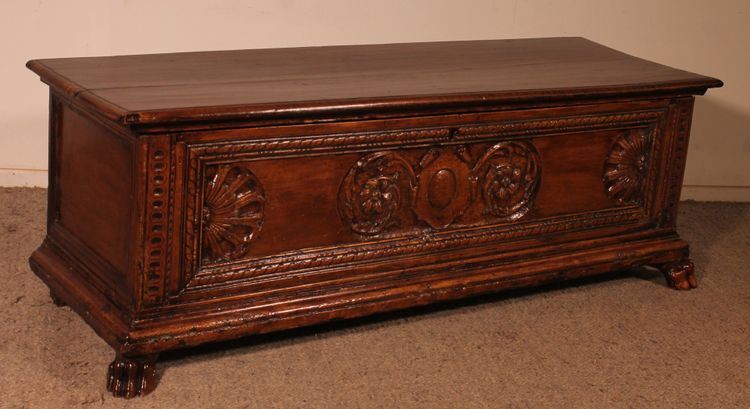 coffre de la renaissance italienne en noyer - circa 1600