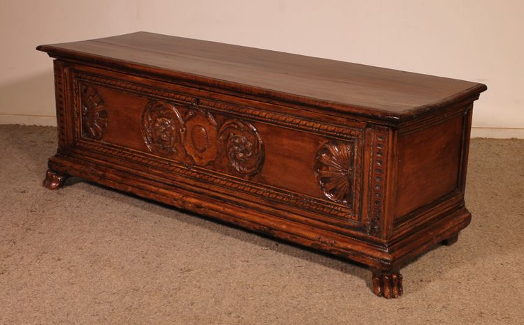 coffre de la renaissance italienne en noyer - circa 1600