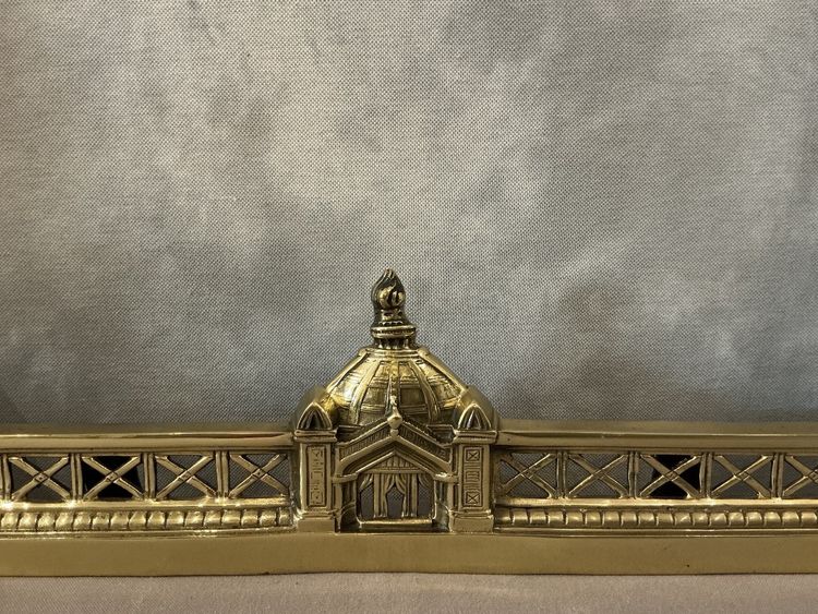 Barre de foyer, barre de cheminée en bronze décor de Tour Eiffel vers 1900