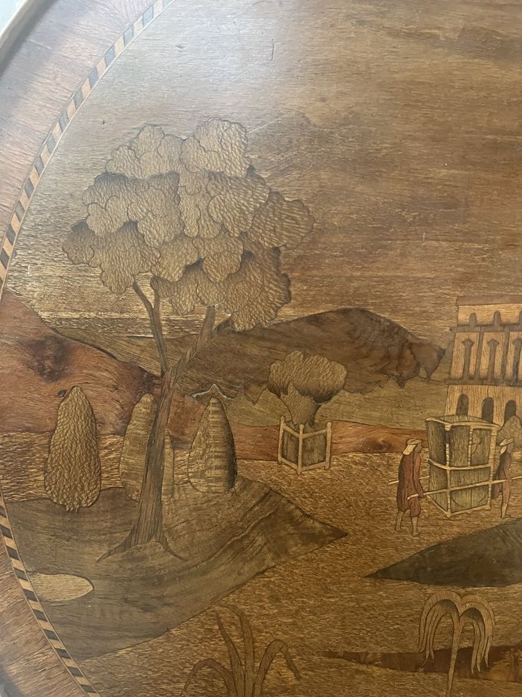 Guéridon marqueté de style Louis XVI a plateau amovible XX siècle 