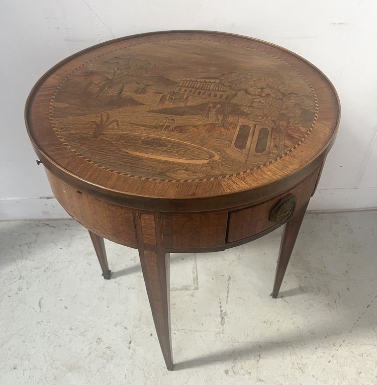 Guéridon marqueté de style Louis XVI a plateau amovible XX siècle 