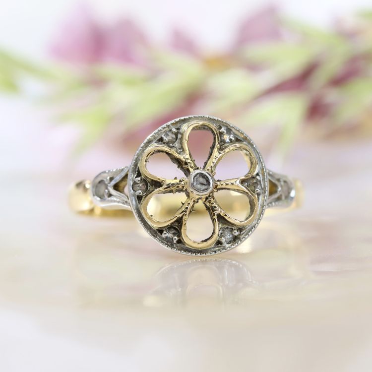 Anello a rosetta con diamanti taglio rosa antico