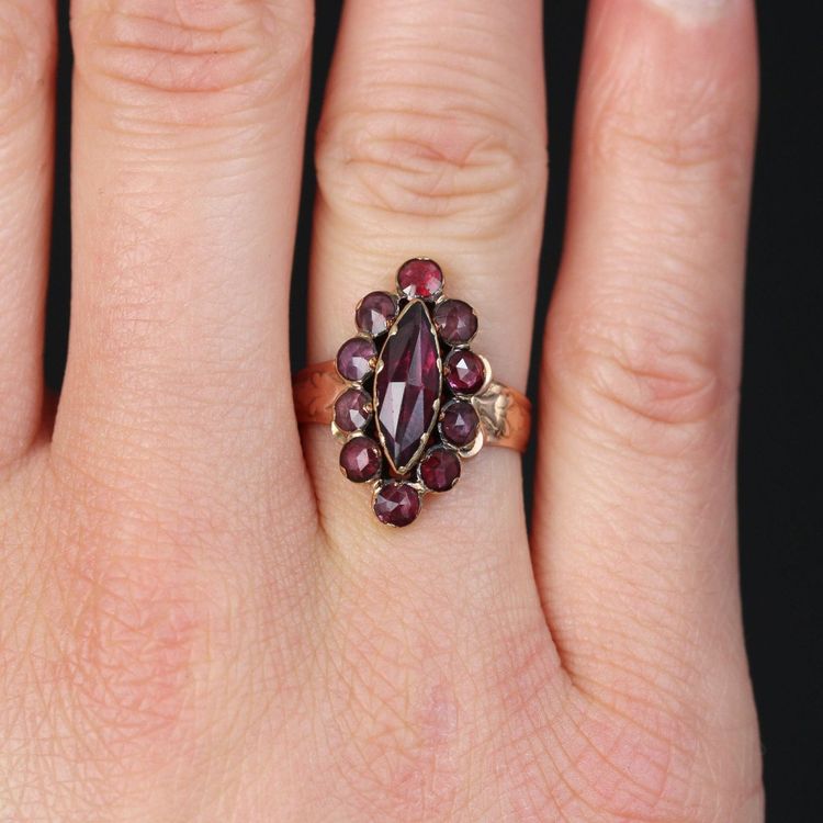 Antiker Marquise-Granatring aus Roségold