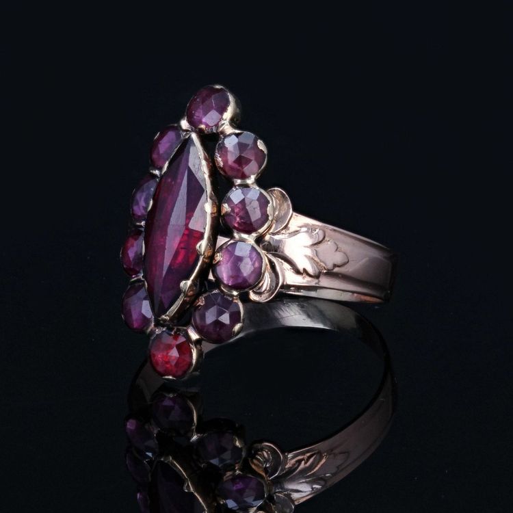 Antiker Marquise-Granatring aus Roségold