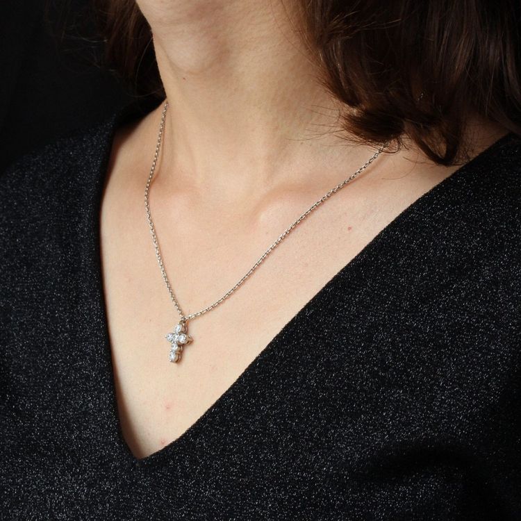 Croce di platino e diamanti