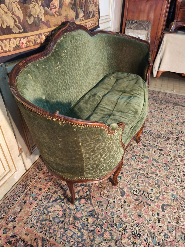 Louis XV period basket sofa in walnut, 18th century