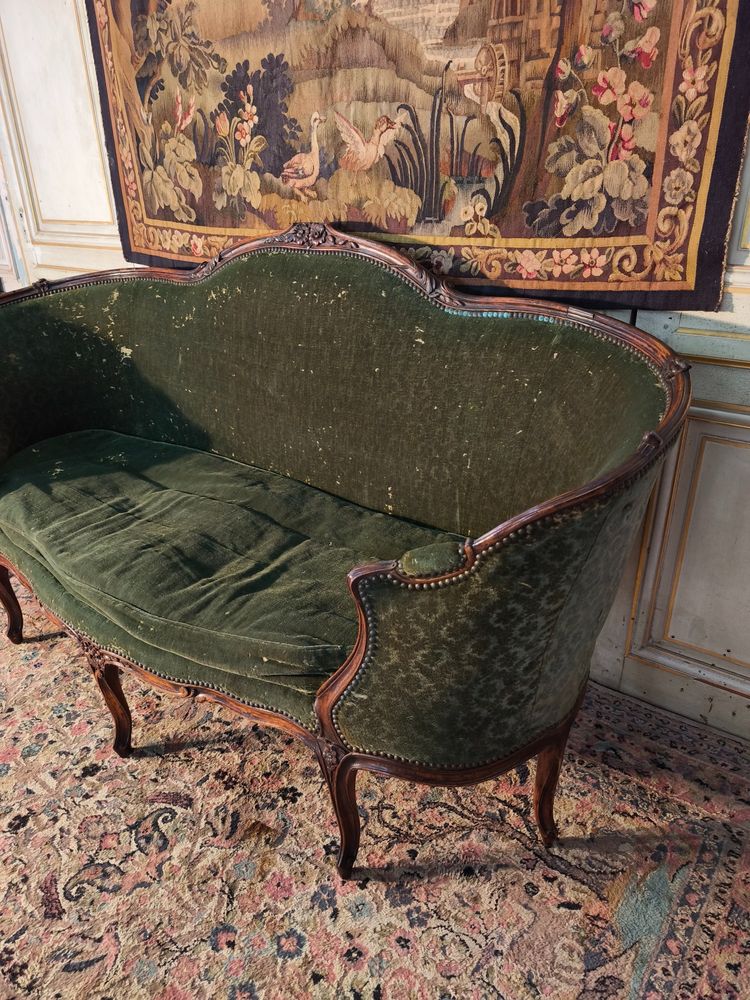 Louis XV period basket sofa in walnut, 18th century