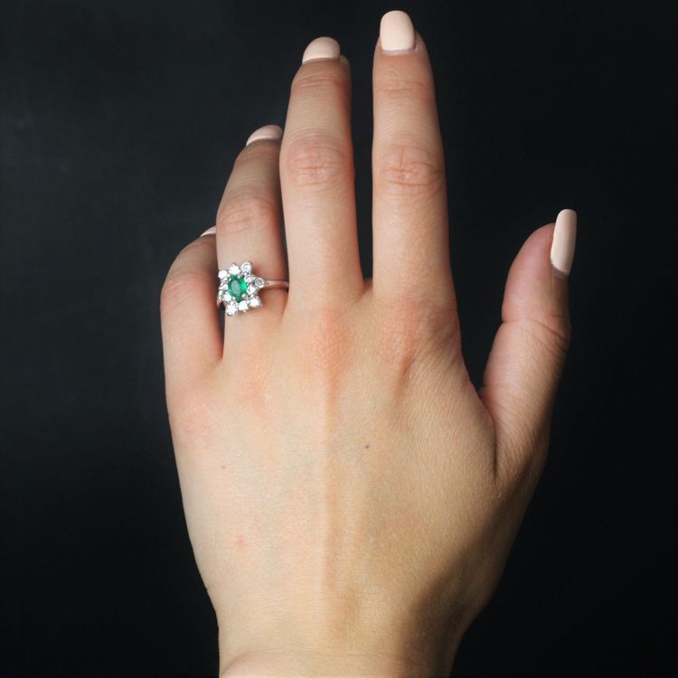 Anello vintage con smeraldo e diamanti