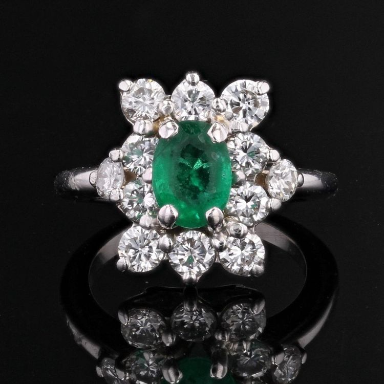 Anello vintage con smeraldo e diamanti