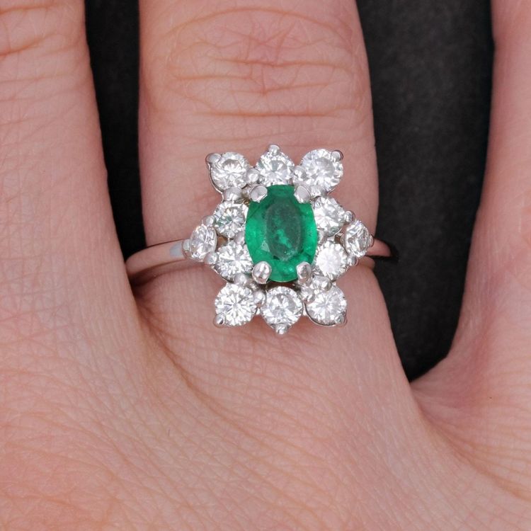 Anello vintage con smeraldo e diamanti