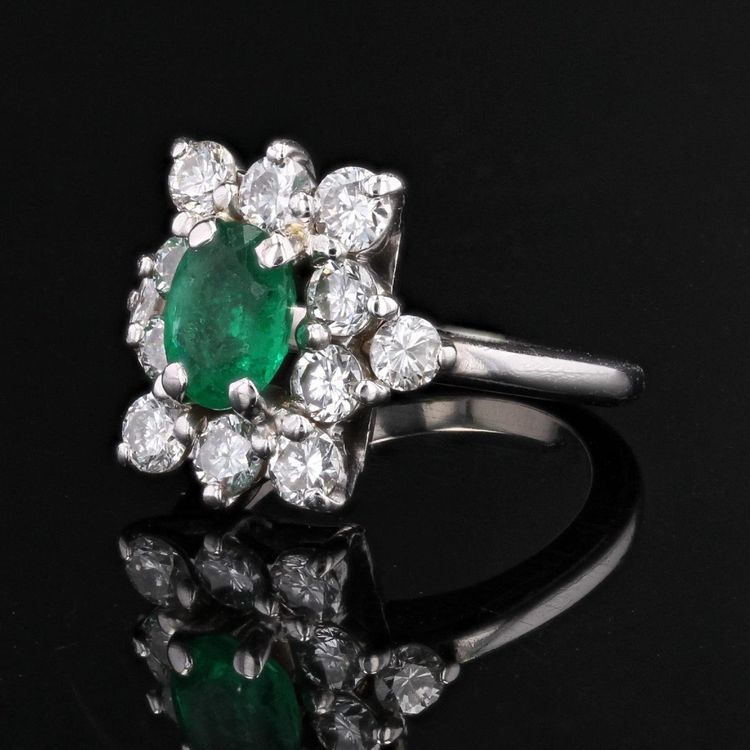 Anello vintage con smeraldo e diamanti