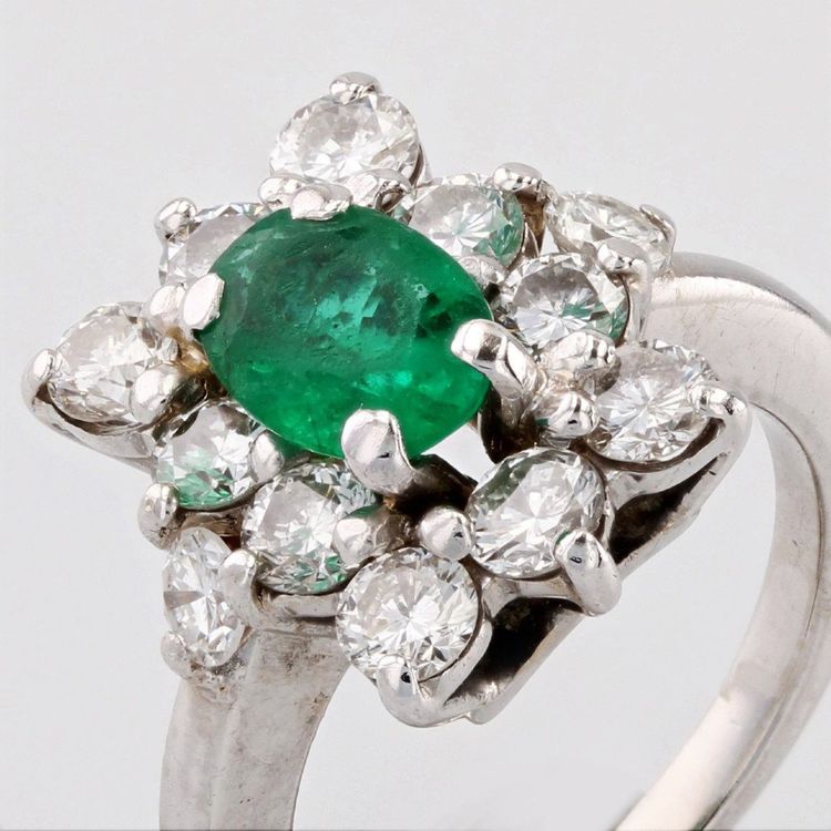 Anello vintage con smeraldo e diamanti