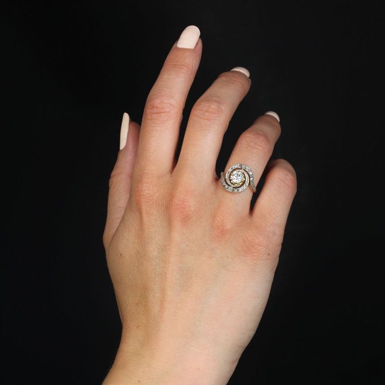 Anello antico con vortice di diamanti
