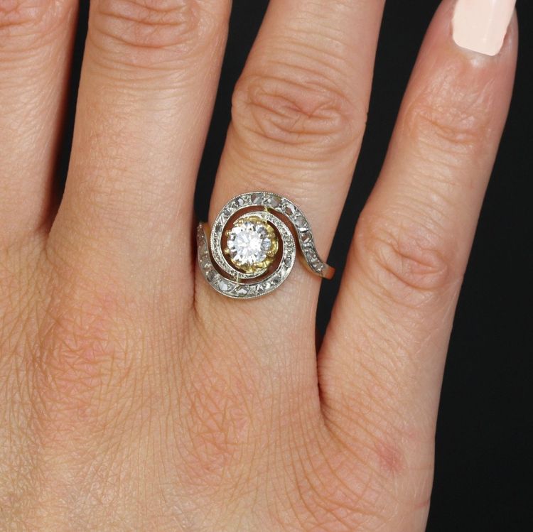 Anello antico con vortice di diamanti