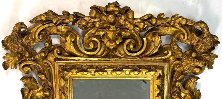 Miroir en bois sculpté, gravé et doré, Toscane, début du XVIIIe siècle