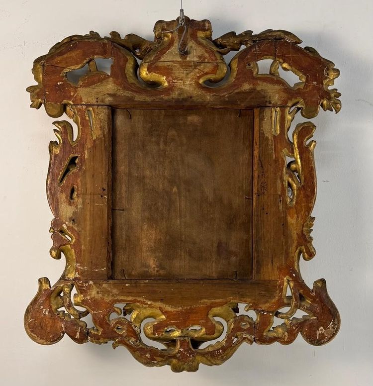 Miroir en bois sculpté, gravé et doré, Toscane, début du XVIIIe siècle