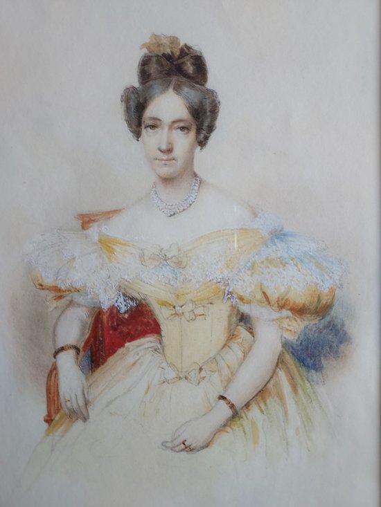 Woman with a pearl necklace