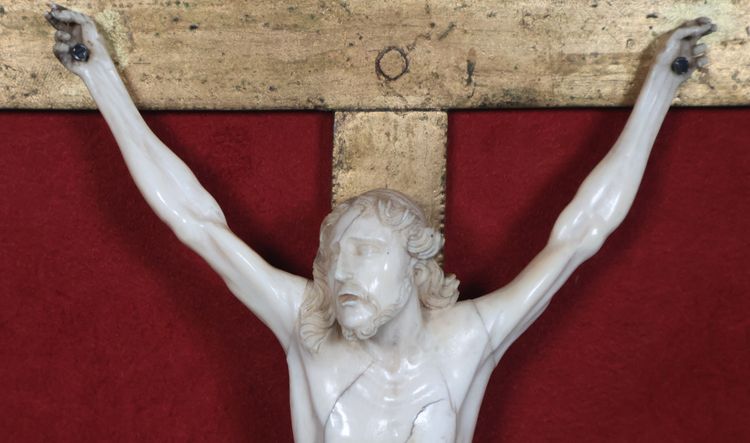 Provençal ivory Christ from the Regency period, early 18th century